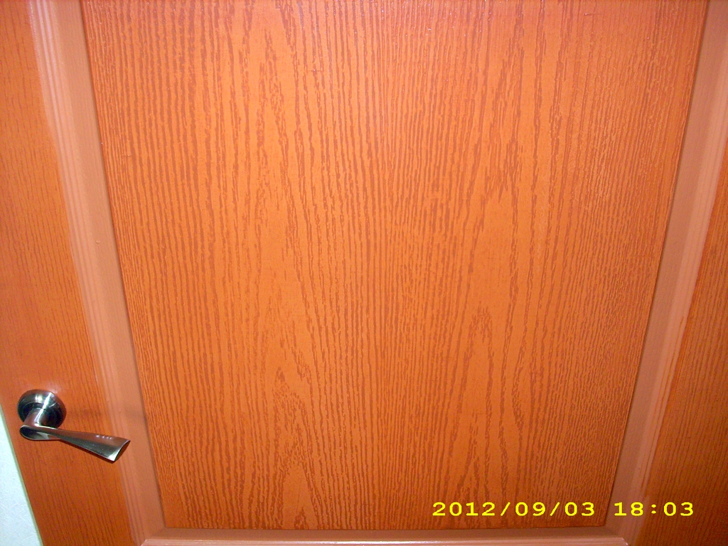 Поверхность двери МДФ после покраски и декоративной отделки "патина"
